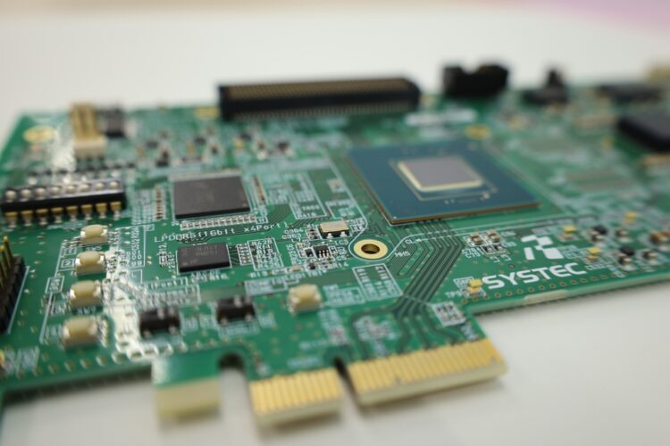 高速化をテーマに開発！『Agilex™ 5 FPGA搭載DDR5ボード』